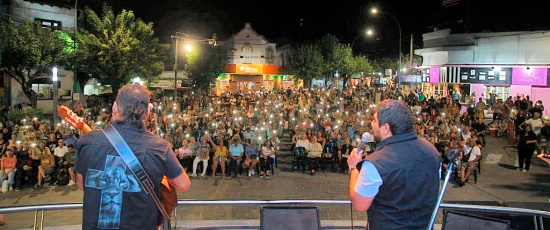 La Falda bajo las estrellas: se vivió otra noche a puro folclore en la diagonal