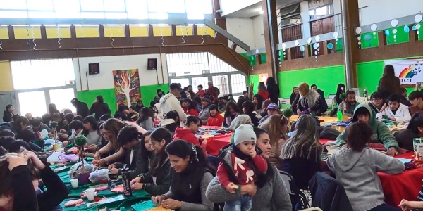 Jornada de armado de frazadas para Abrigando a la Bandera 2025