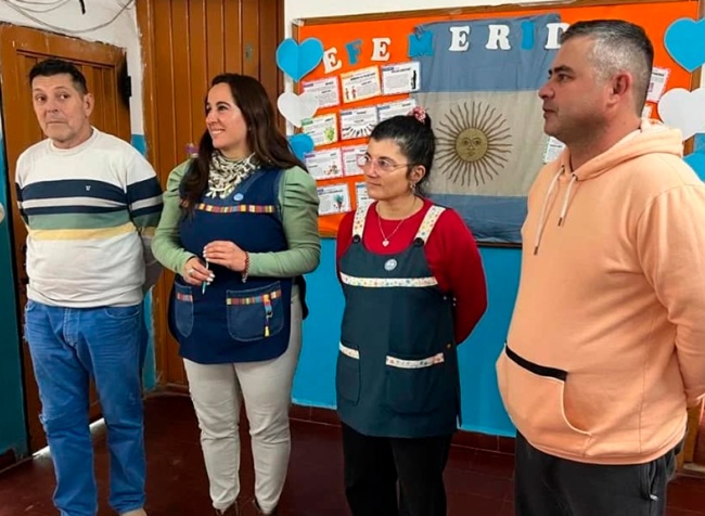 Feliz recepción de obra de Gas en esc. Esteban Echeverria
