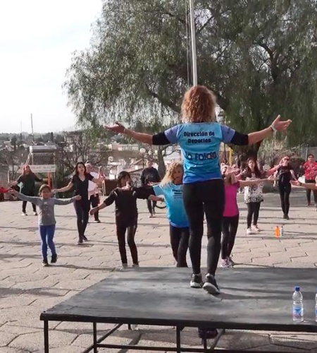 La Falda: clase abierta de yoga y ritmos en plaza San Martín
