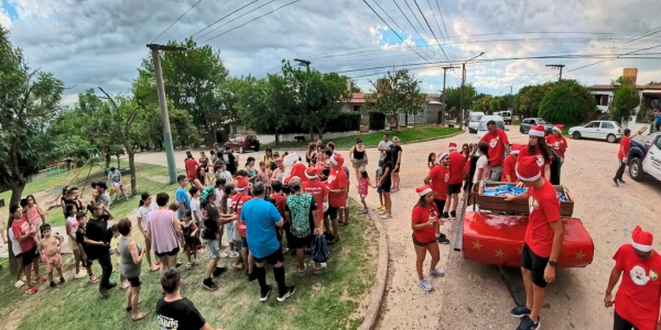 La Falda: Papá Noel volvió a recorrer los barrios en su tradicional caravana