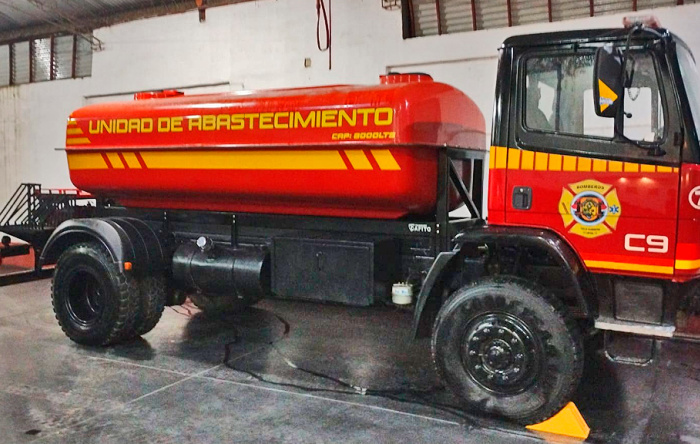 Fortalecen la flota de Bomberos de Villa Giardino con una unidad de 8.000 litros