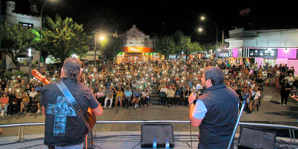 La Falda bajo las estrellas: se vivió otra noche a puro folclore en la diagonal