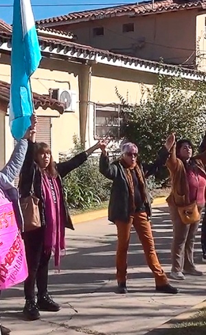 Abrazo solidario por ajustes en el hospital municipal faldense