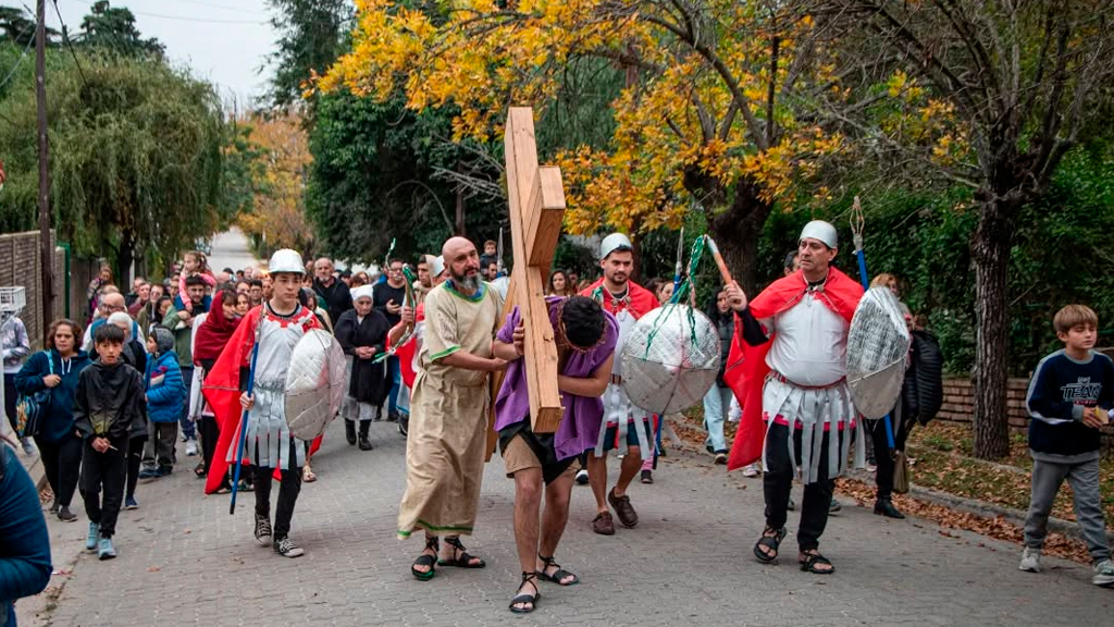 Pascuas 2025: Vía Crucis y la Celebración de la Cruz en Valle Hermoso