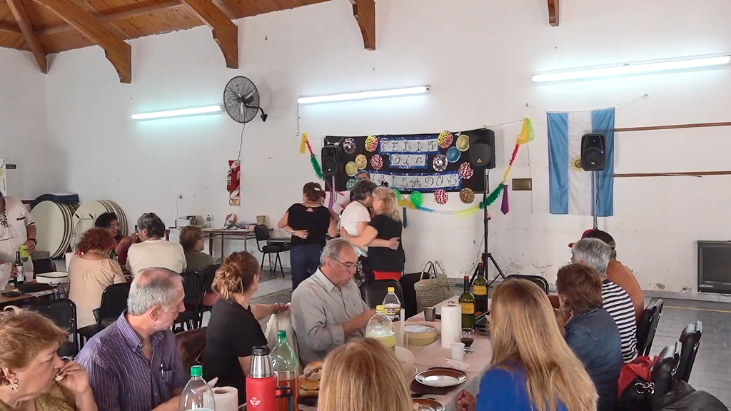 Jubilados de Villa Giardino festejaron su día con un almuerzo