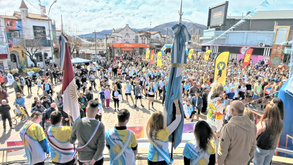Más de 1200 corazones solidarios corrieron por una buena causa en La Falda
