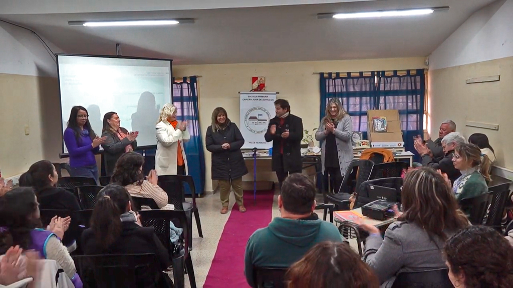 Valle Hermoso: biblioteca Itinerante recibe libros del Ministerio de Educación