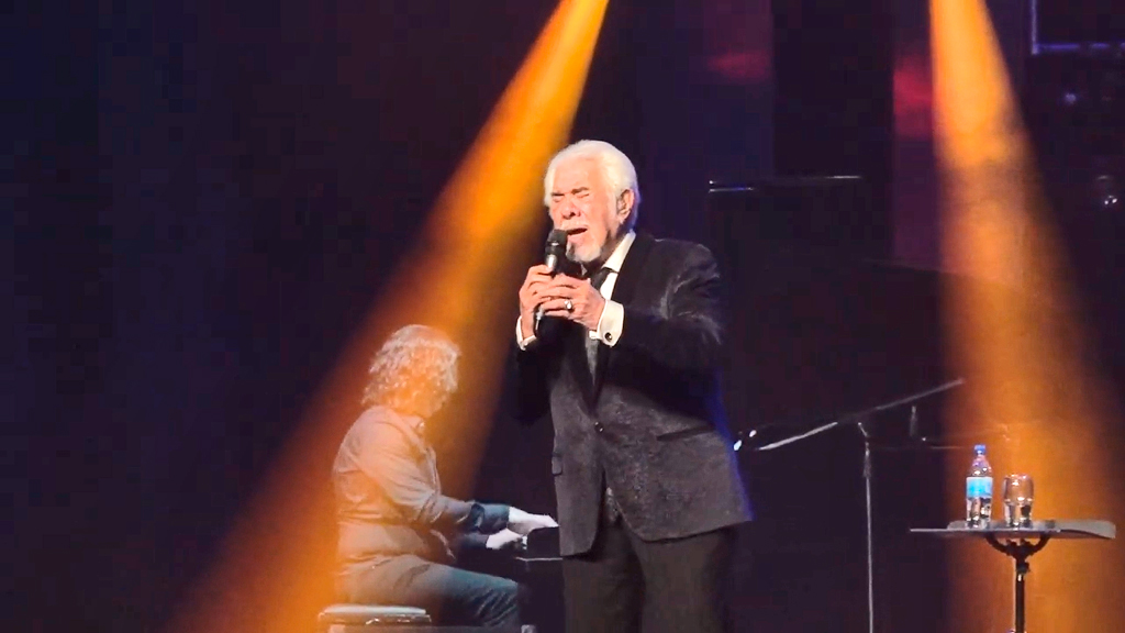 Lavie volvió a honrar el tango en el cierre del festival