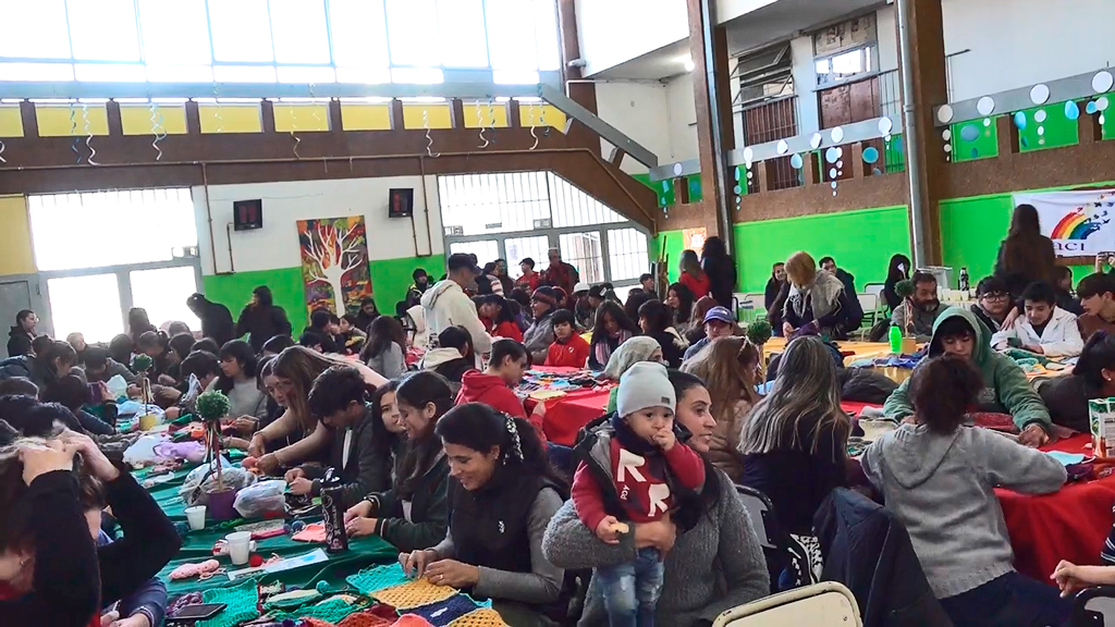 Jornada de armado de frazadas para Abrigando a la Bandera 2025