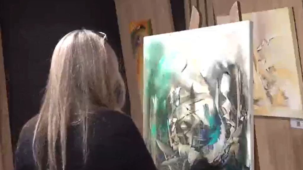  La Falda: Gabriela Niklaus presentó una obra de su autoría “La Quinta, Esencia”