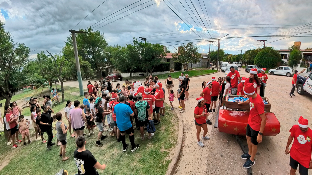 La Falda: Papá Noel volvió a recorrer los barrios en su tradicional caravana