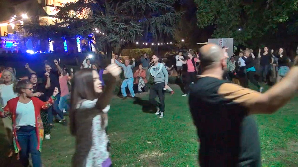 Villa Giardino: brindis en el atardecer de la casona municipal