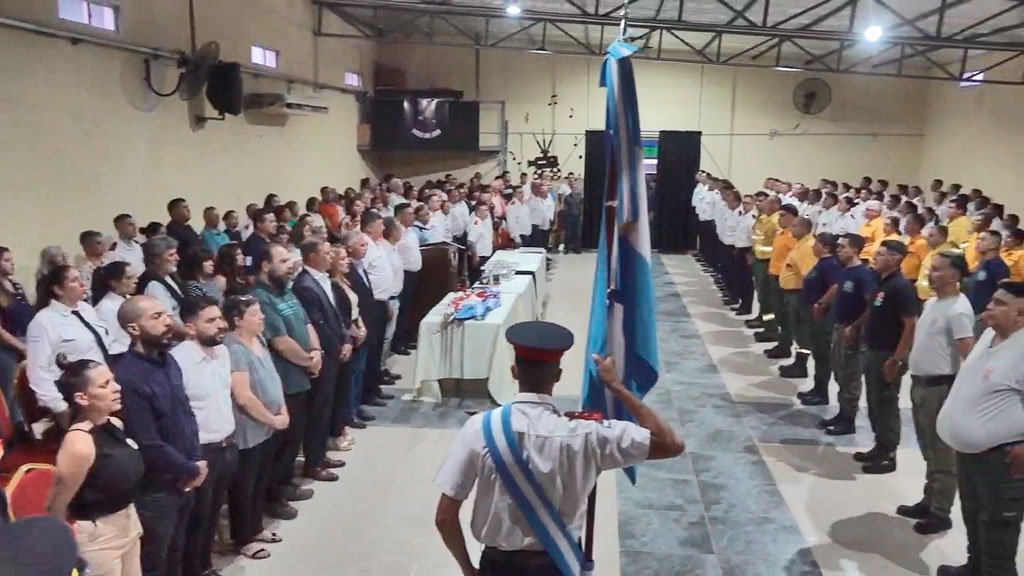 Acto cierre de Agrupación Serrana de Bomberos en Teatro Edén