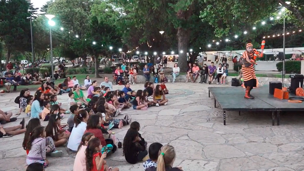 Experiencia kalavaza en la plaza de Villa Giardino
