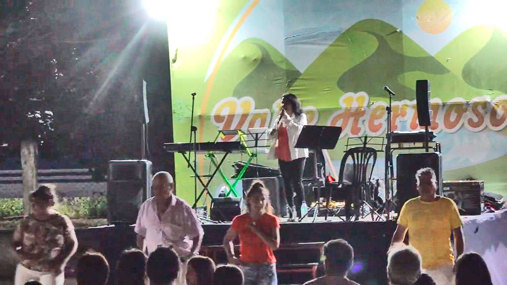 Toda la cumbia con Jesi Diaz en el Parador de Valle Hermoso