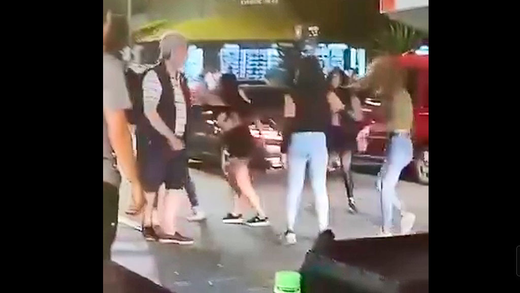 Insólita riña descontrolada de menores en centro faldense