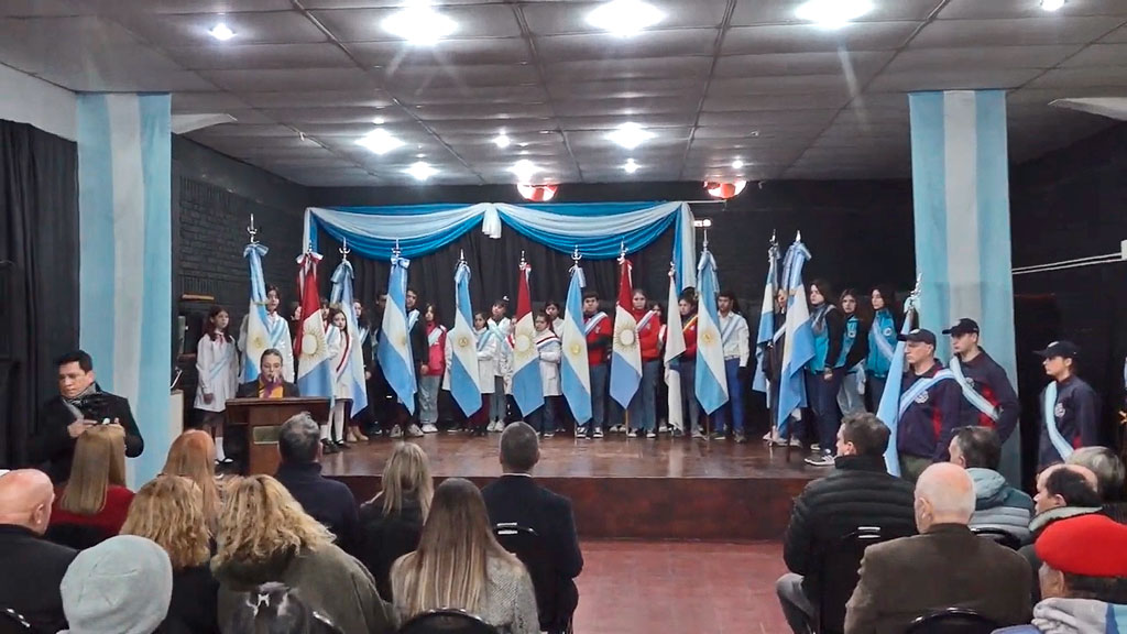 Se entregó frazadas en el acto oficial del Día de la Independencia