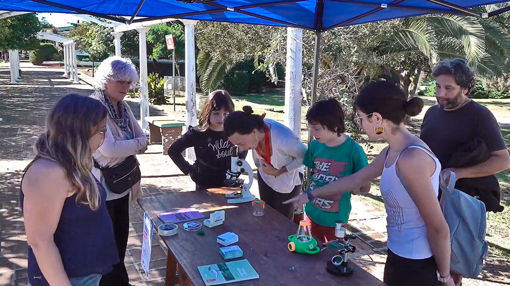 Charlas educativas y científicas en biblioteca José Mármol