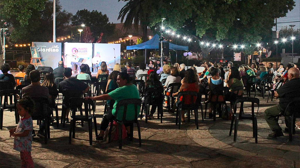 Historias de Mujeres en la plaza de Villa Giardino