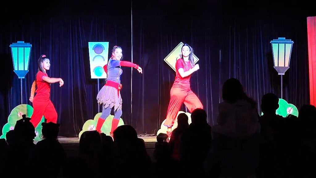 Vino el Solcito en el teatro Edén para los chicos