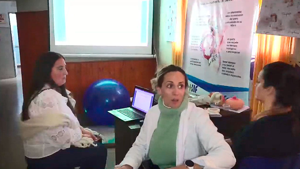 Charla abierta sobre parto respetado en hospital Municipal