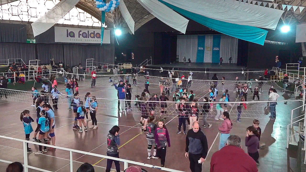 La Falda: encuentro zonal de mini voley en el auditorio municipal