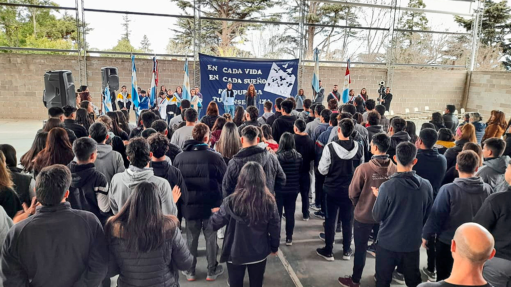 Conmemoración oficial del Día del Maestro en Huerta Grande