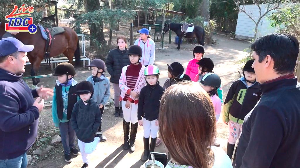 Visita de eminencia en equinoterapia al Centro Ecuestre de La Falda