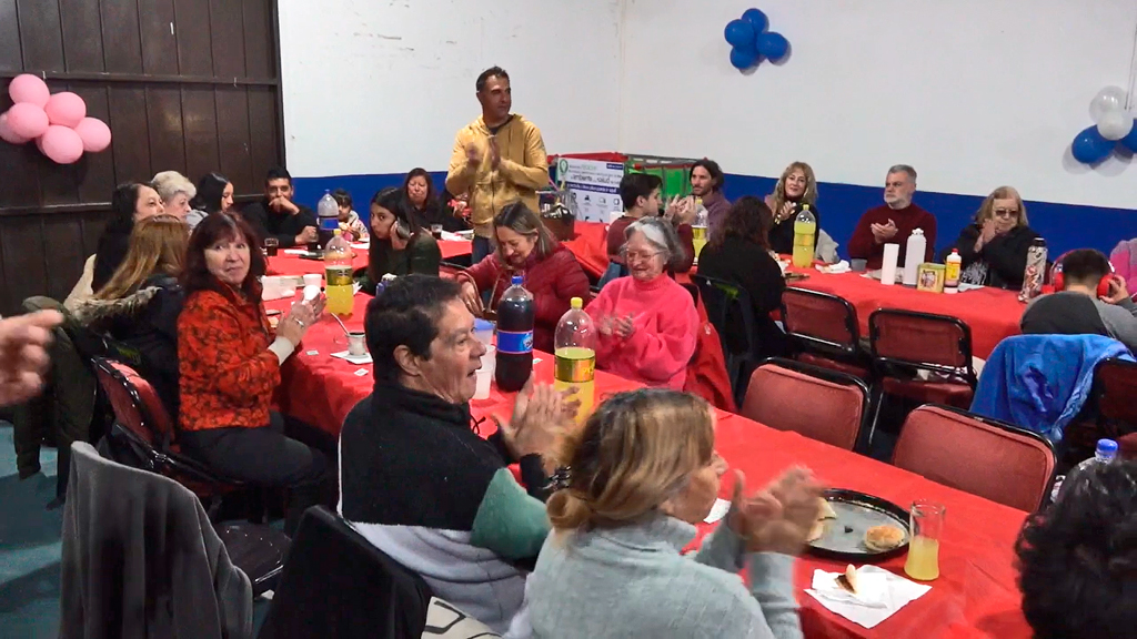 Convivencia barrial en  la fiesta de Santa Rosa