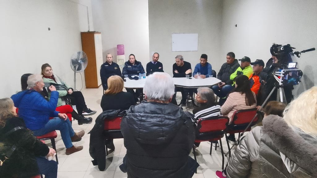 Centro vecinal Villa Eden convocó a charla sobre Ojos en Alerta