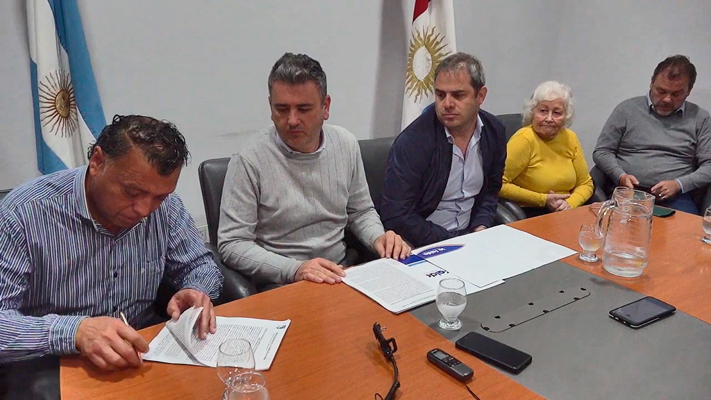 Firma de nueva concesión del servicio de agua potable faldense