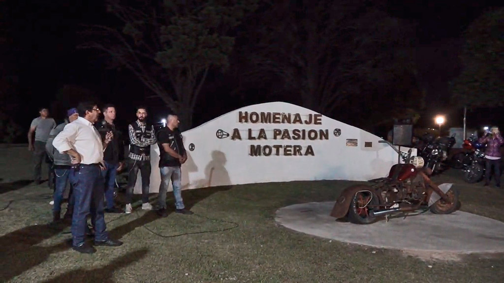 Pasión Motera: inauguran iluminación en plaza del Sol en Giardino