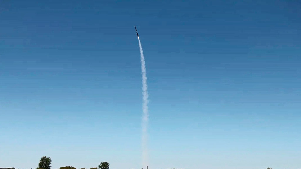 Exitoso lanzamiento del cohete Alfa Centauro en La Cumbre