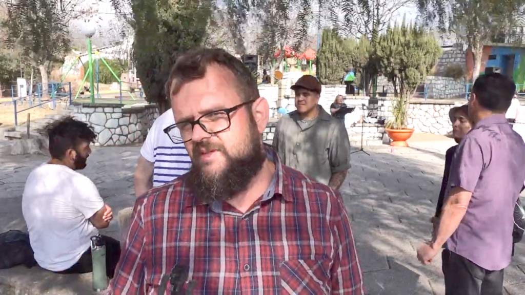 Juventud misionera: lectura bíblica en plaza San Martín faldense