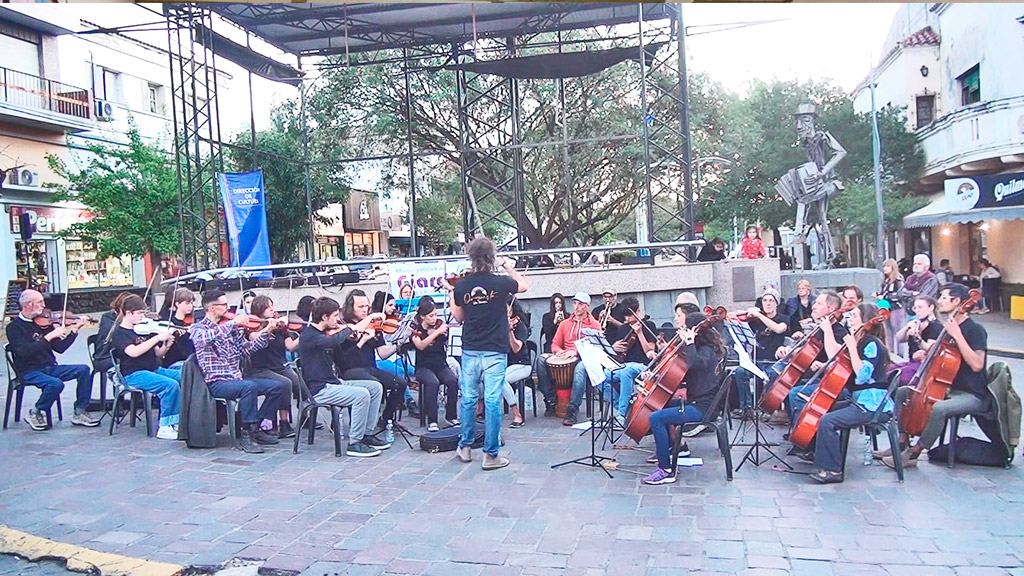 Orquesta Municipal de Giardino: ensayo y concierto en La Falda