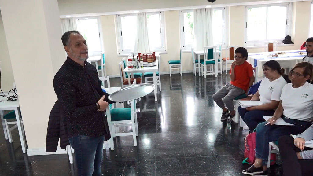 La Falda: capacitación profesional a mozos y camareras 