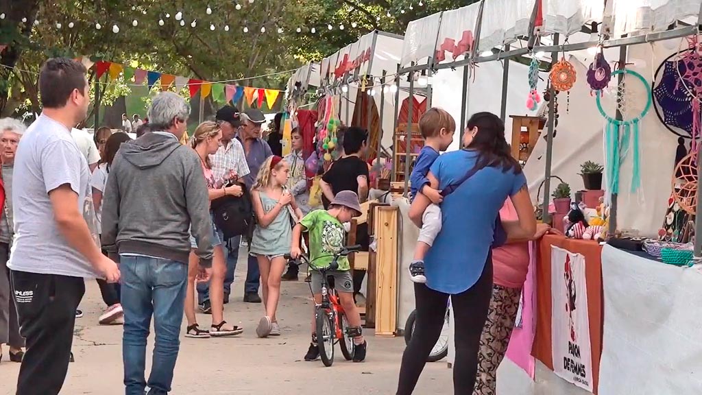 Feria de Artesanos en plaza San Martín: imperdible en finde largo
