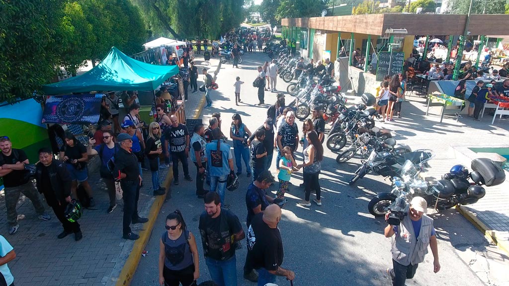 Cuadrado Custom Classic: multitud motera arribo a Valle Hermoso