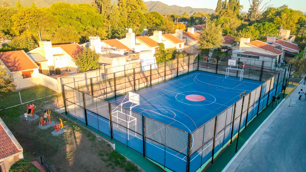 Inauguran nuevo polideportivo en barrio Juan Manuel de la Sota