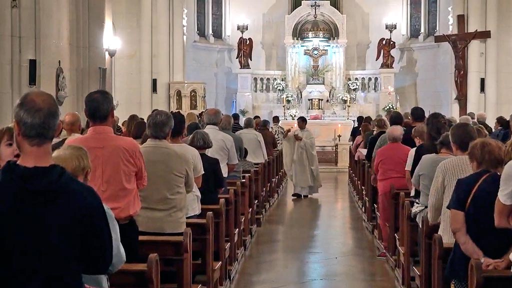 Misa de Pascuas en parroquia Santísimo Sacramento