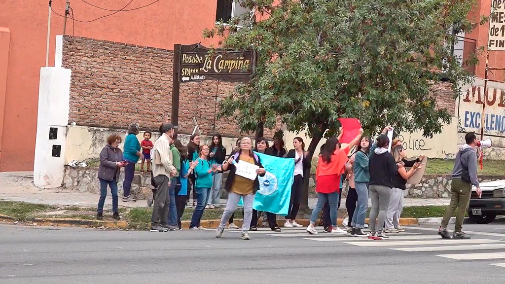 UEPC: manifestación docente en ruta 38 por reclamos salariales 