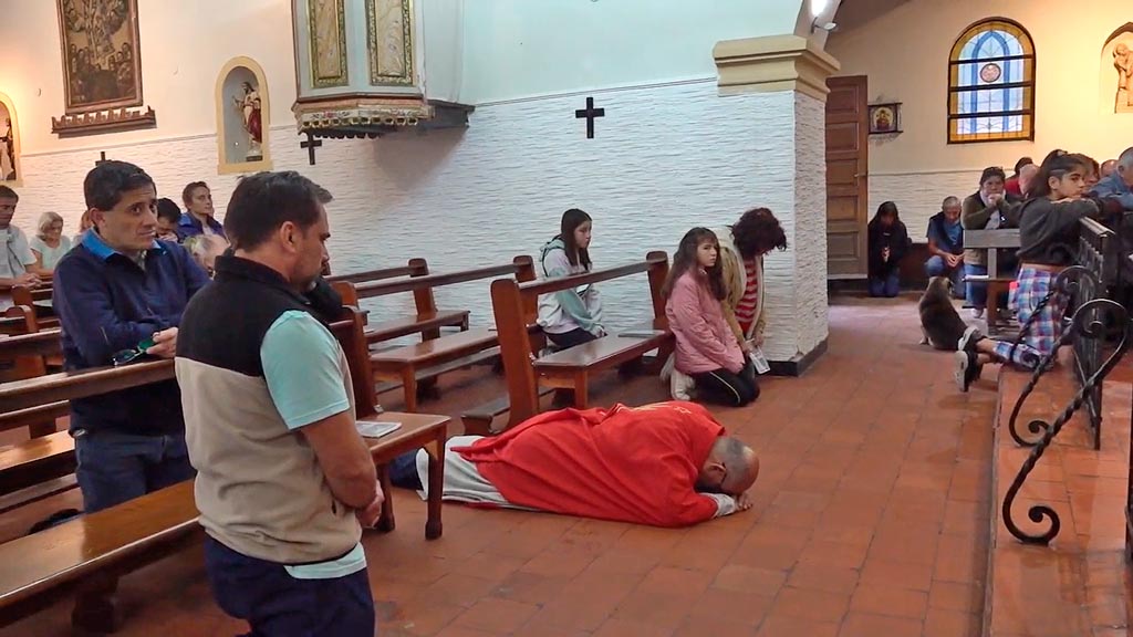 Valle Hermoso: viernes santo en la iglesia San Antonio