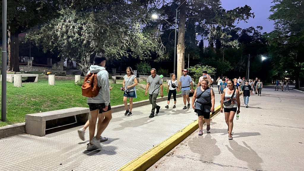 Senderismo nocturno: caminatas en el jardín de Punilla 