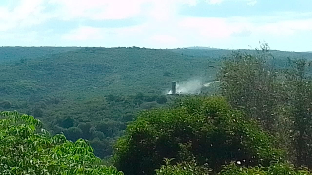 Los bomberos voluntarios realizaban práctica de incendio estructural.