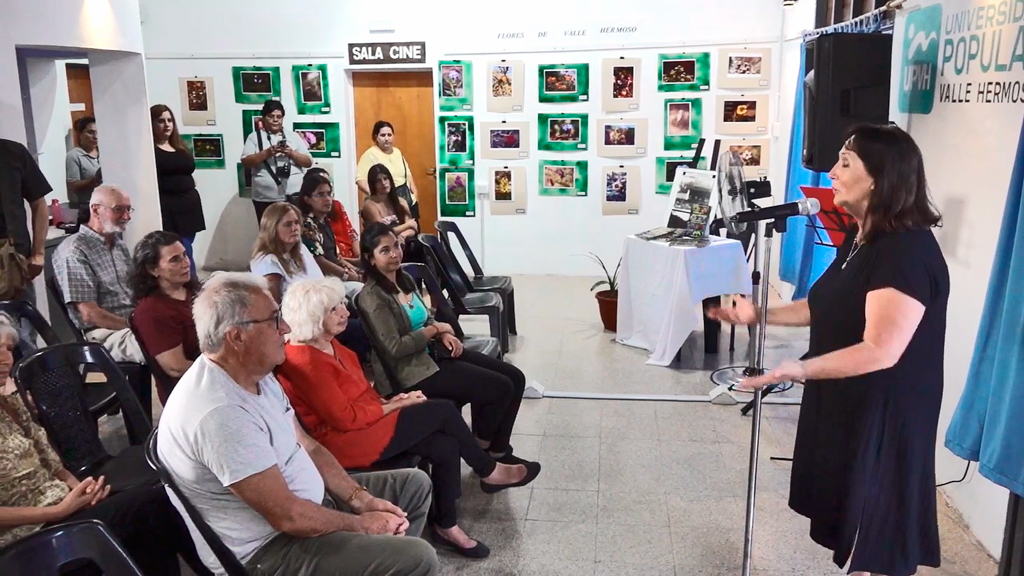 Inauguran muestra fotográfica sobre Flores de Valle Hermoso