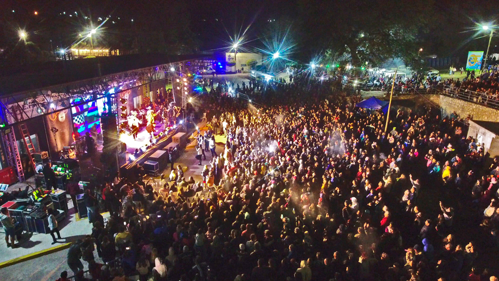 Cierre multitudinario de los carnavales 2023 de Huerta Grande