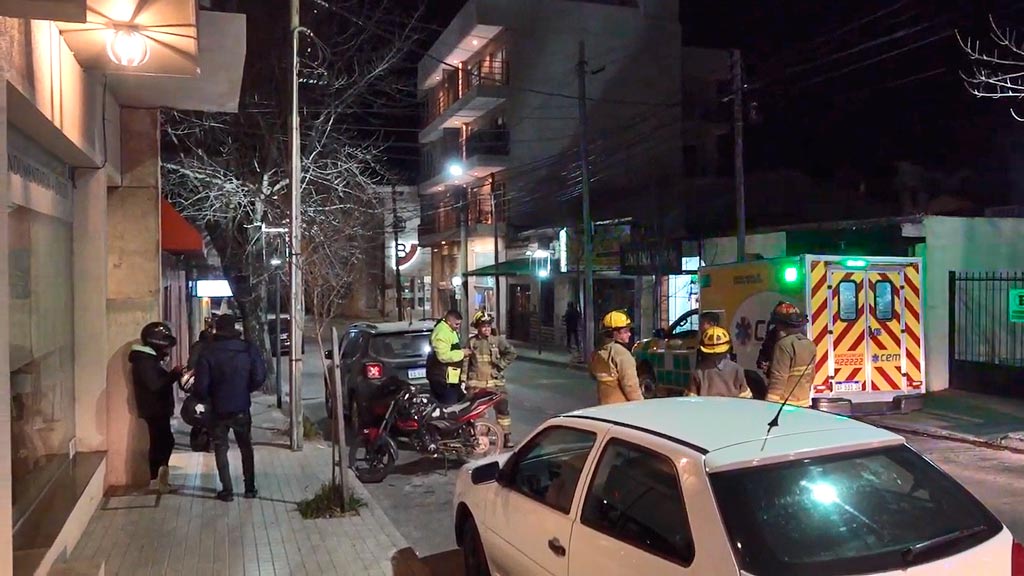 La Falda: motociclista embistió a vehículo estacionado 