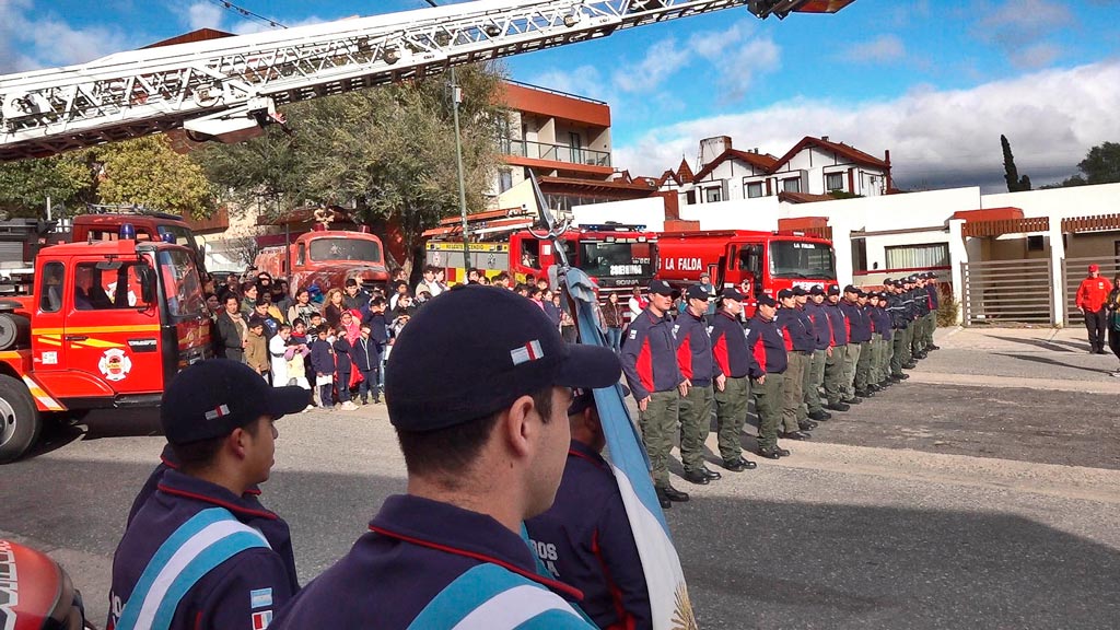 La Falda: acto y exposición en cuartel por el dia del bombero