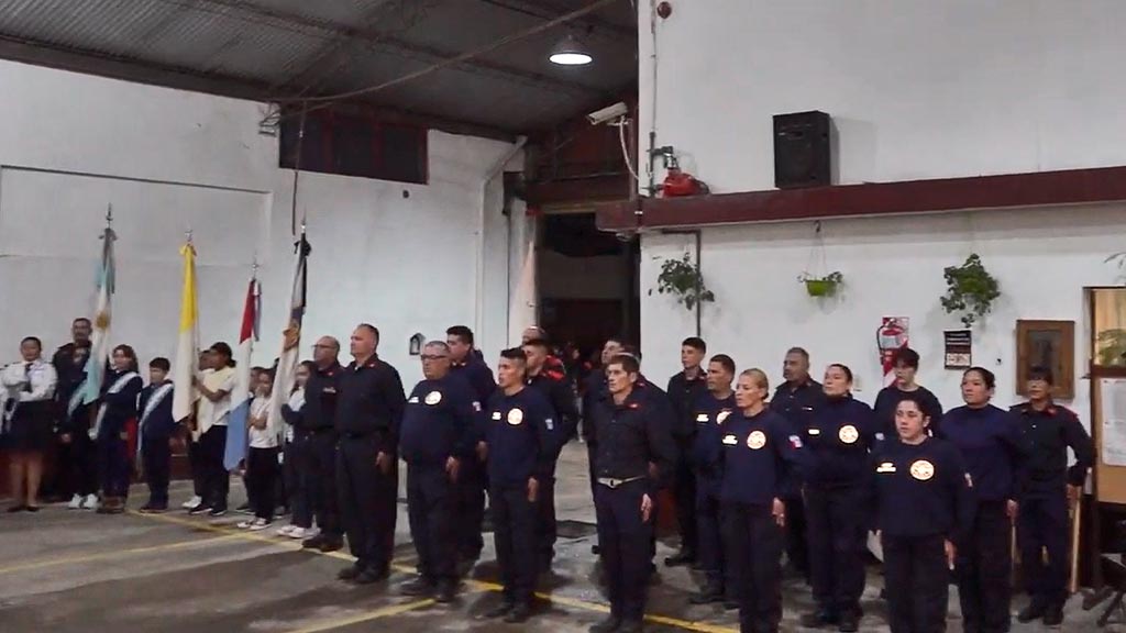 Acto con ascensos en renovado cuartel bomberil de Giardino
